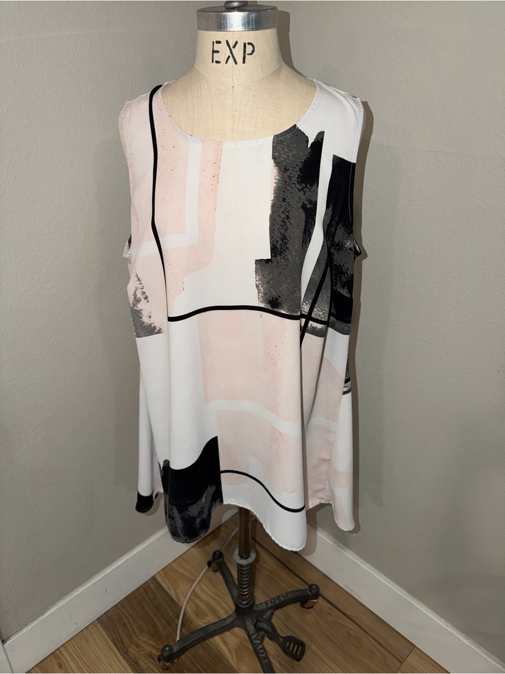 Alfani Abstract Sleeveless Tank in White, Blush and Black 100%Poly